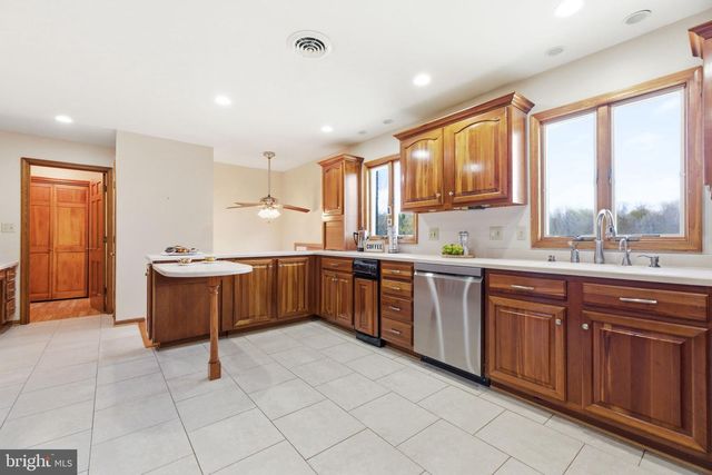 1527 SHENANDOAH RIVER LN, Boyce, VA 22620