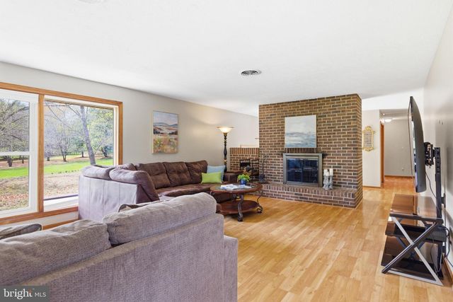 1527 SHENANDOAH RIVER LN, Boyce, VA 22620