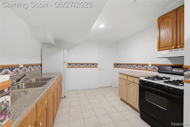 17223 Lake View Circle, Northville, MI 48168