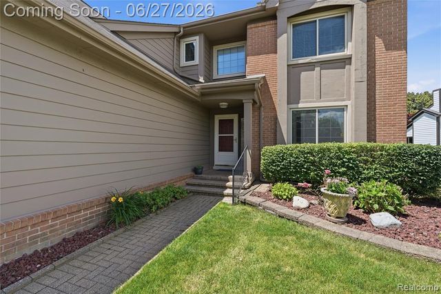 17223 Lake View Circle, Northville, MI 48168