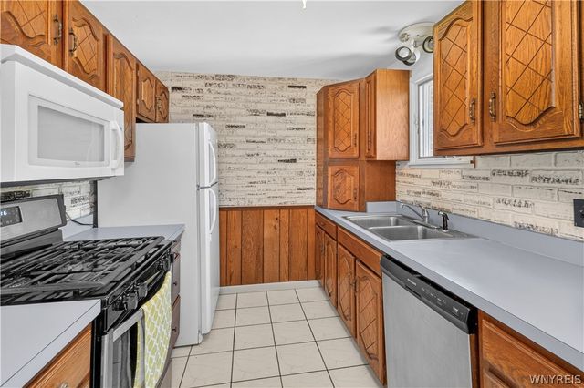 5654 Sterling Road, Hamburg, NY 14075