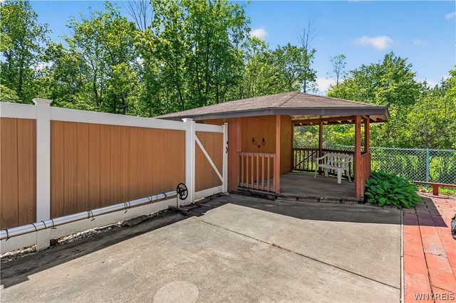 5654 Sterling Road, Hamburg, NY 14075