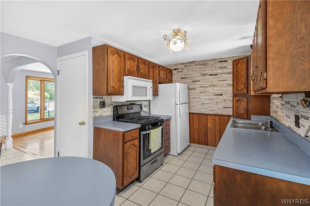 5654 Sterling Road, Hamburg, NY 14075