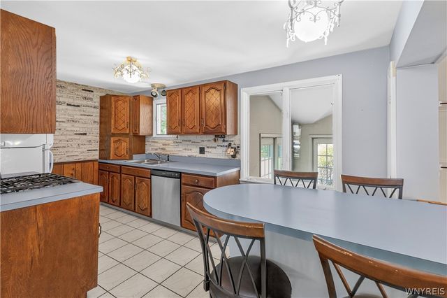 5654 Sterling Road, Hamburg, NY 14075