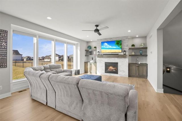 3130 SW Blue Ribbon Street, Lee's Summit, MO 64082