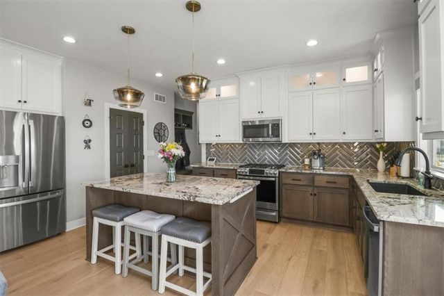 3130 SW Blue Ribbon Street, Lee's Summit, MO 64082