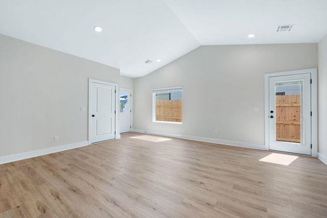 814 S Jay St, Valley Center, KS 67147