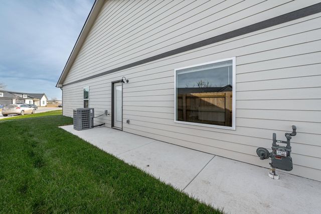 814 S Jay St, Valley Center, KS 67147