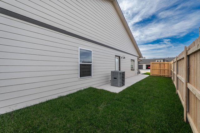 814 S Jay St, Valley Center, KS 67147