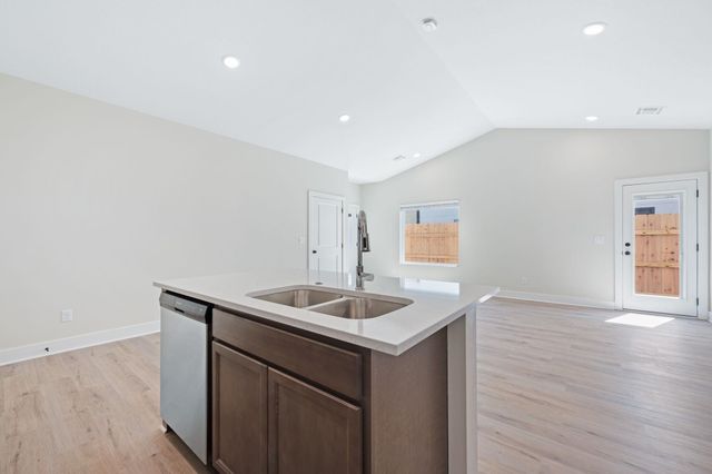 814 S Jay St, Valley Center, KS 67147