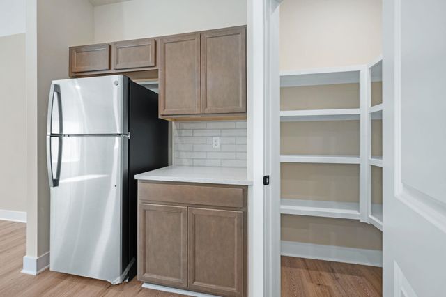 814 S Jay St, Valley Center, KS 67147