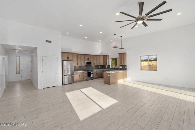 937 N Blue Slate Drive, Vail, AZ 85641