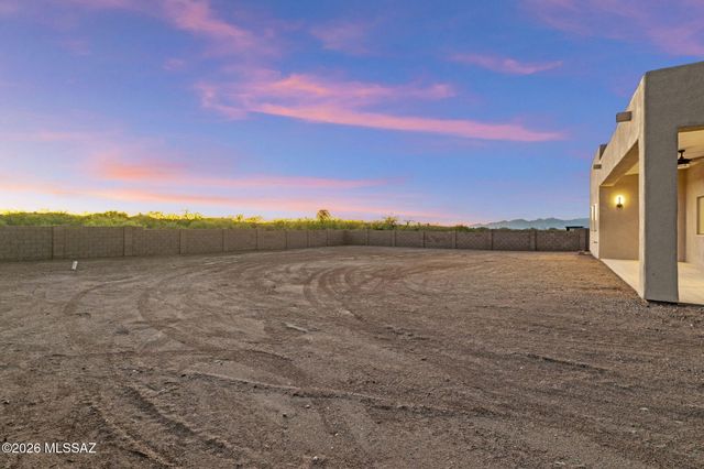 937 N Blue Slate Drive, Vail, AZ 85641