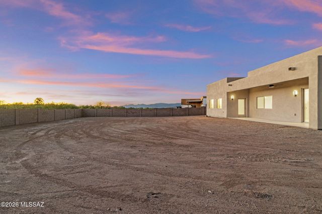 937 N Blue Slate Drive, Vail, AZ 85641