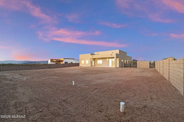 937 N Blue Slate Drive, Vail, AZ 85641