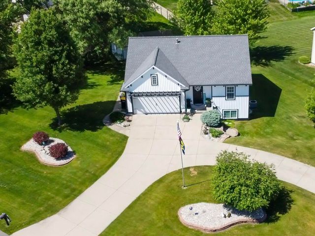 8713 Willow Creek Drive, Jenison, MI 49428