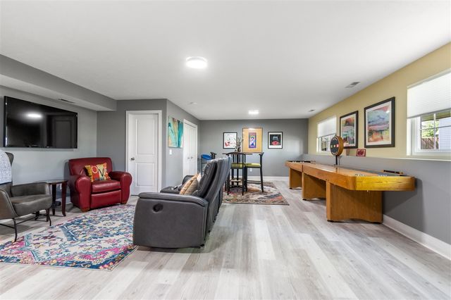 8713 Willow Creek Drive, Jenison, MI 49428