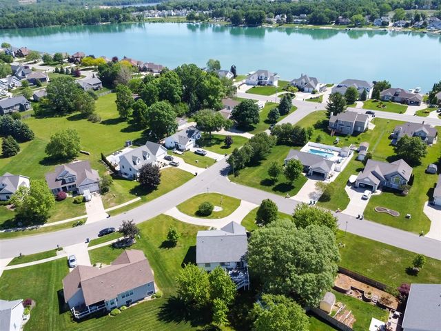 8713 Willow Creek Drive, Jenison, MI 49428
