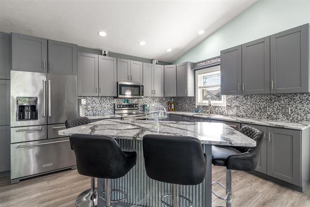 8713 Willow Creek Drive, Jenison, MI 49428