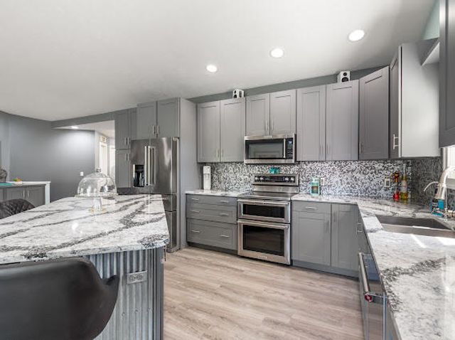 8713 Willow Creek Drive, Jenison, MI 49428