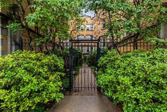 7444 Adams Street 3E, Forest Park, IL 60130