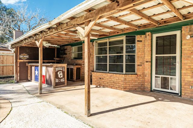 267 Wentworth Drive, West Columbia, TX 77486