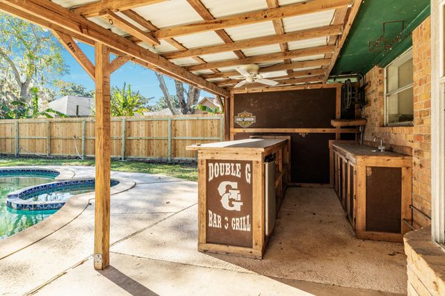 267 Wentworth Drive, West Columbia, TX 77486