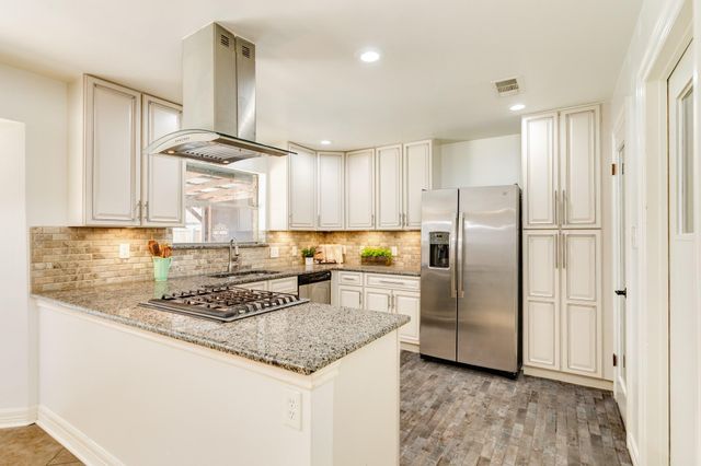 267 Wentworth Drive, West Columbia, TX 77486