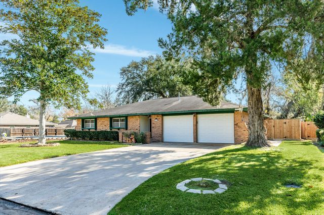 267 Wentworth Drive, West Columbia, TX 77486