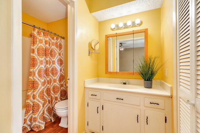 267 Wentworth Drive, West Columbia, TX 77486