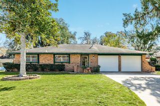 267 Wentworth Drive, West Columbia, TX 77486