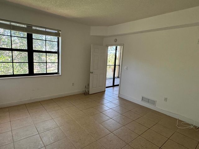 6729 Coral Lake Drive 6729, Margate, FL 33063