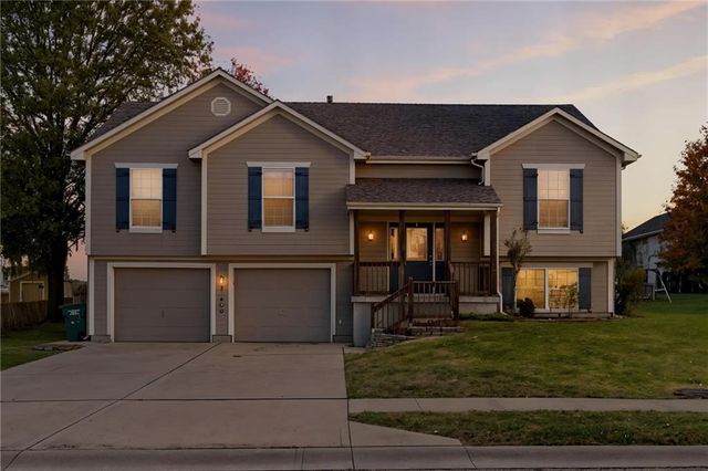 21406 Red Oak Lane, Peculiar, MO 64078