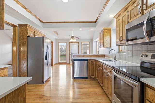 21406 Red Oak Lane, Peculiar, MO 64078