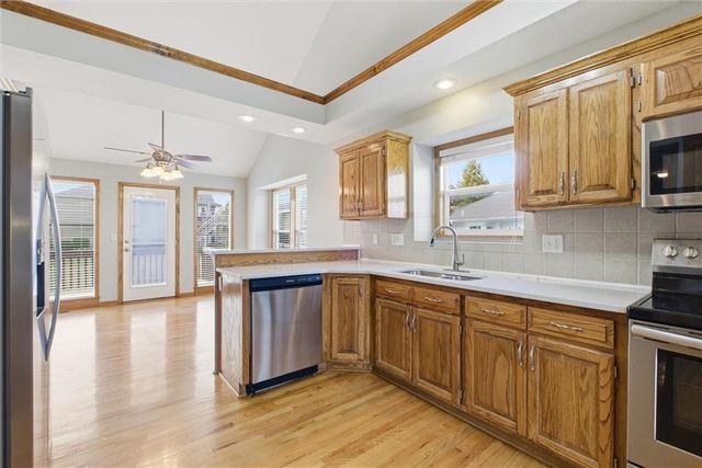 21406 Red Oak Lane, Peculiar, MO 64078