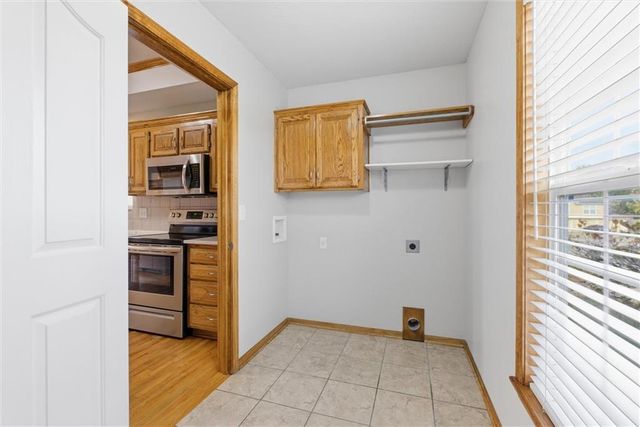 21406 Red Oak Lane, Peculiar, MO 64078