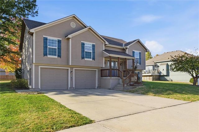 21406 Red Oak Lane, Peculiar, MO 64078