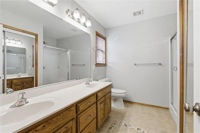 21406 Red Oak Lane, Peculiar, MO 64078