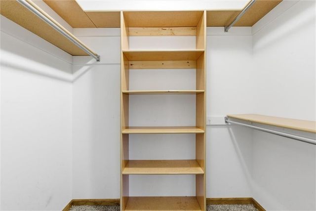 21406 Red Oak Lane, Peculiar, MO 64078