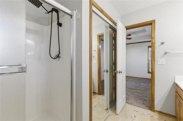 21406 Red Oak Lane, Peculiar, MO 64078