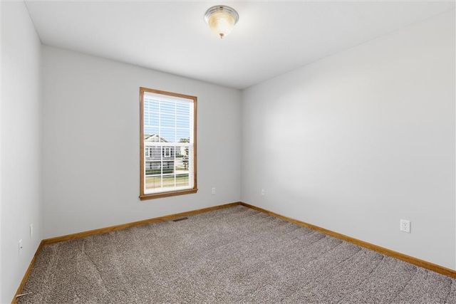 21406 Red Oak Lane, Peculiar, MO 64078