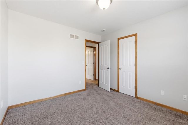 21406 Red Oak Lane, Peculiar, MO 64078