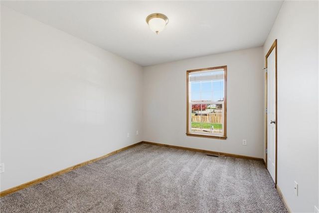 21406 Red Oak Lane, Peculiar, MO 64078