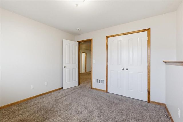 21406 Red Oak Lane, Peculiar, MO 64078