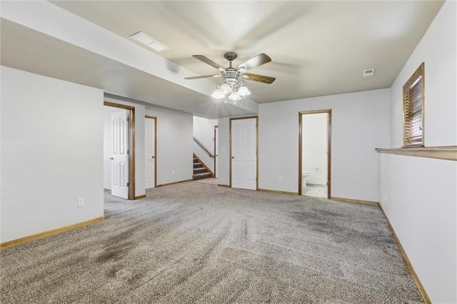 21406 Red Oak Lane, Peculiar, MO 64078