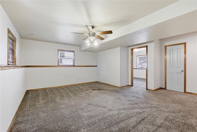 21406 Red Oak Lane, Peculiar, MO 64078