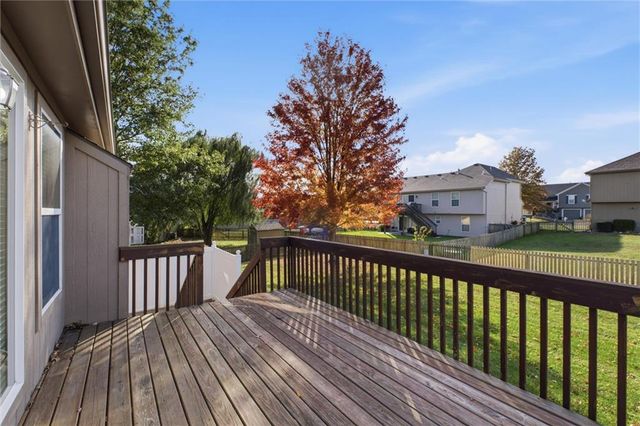 21406 Red Oak Lane, Peculiar, MO 64078