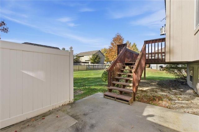 21406 Red Oak Lane, Peculiar, MO 64078