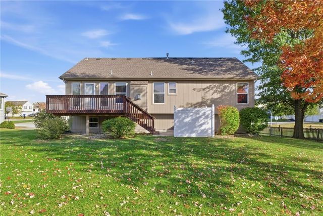 21406 Red Oak Lane, Peculiar, MO 64078