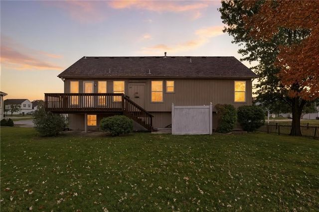 21406 Red Oak Lane, Peculiar, MO 64078